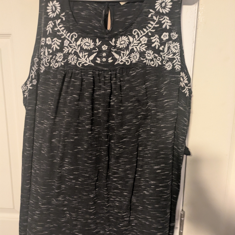 Black/Gray/White Embroidered Sleeveless Tank Top
